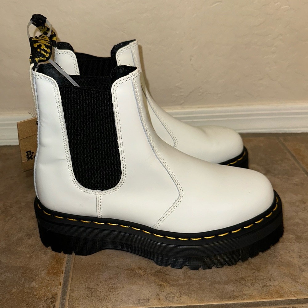 New Dr. Martens 2976 Quad Platform Chelsea Boot sz 8